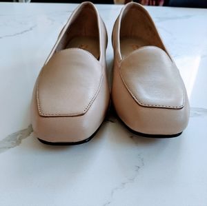 Enzo nude flats gently used condition size 6.5